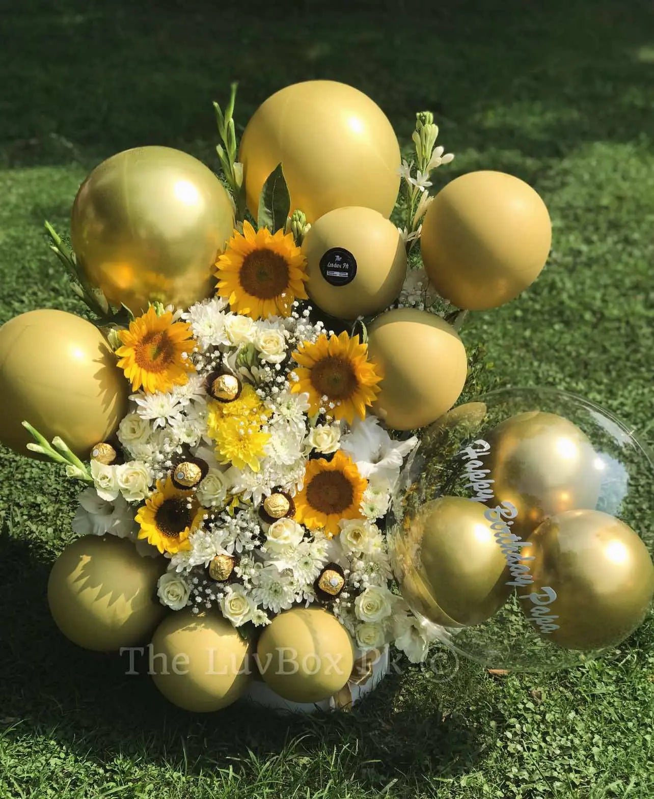 The LuvBox PK – Luxe Balloon & Flower Bouquet