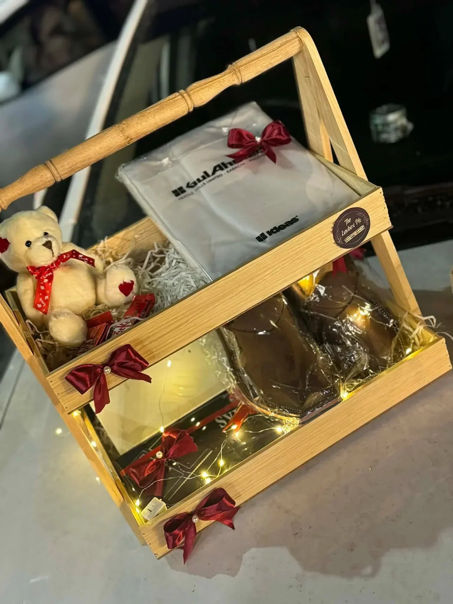 Eid gifts for wife Pakistan flowers chocolates gift hamper