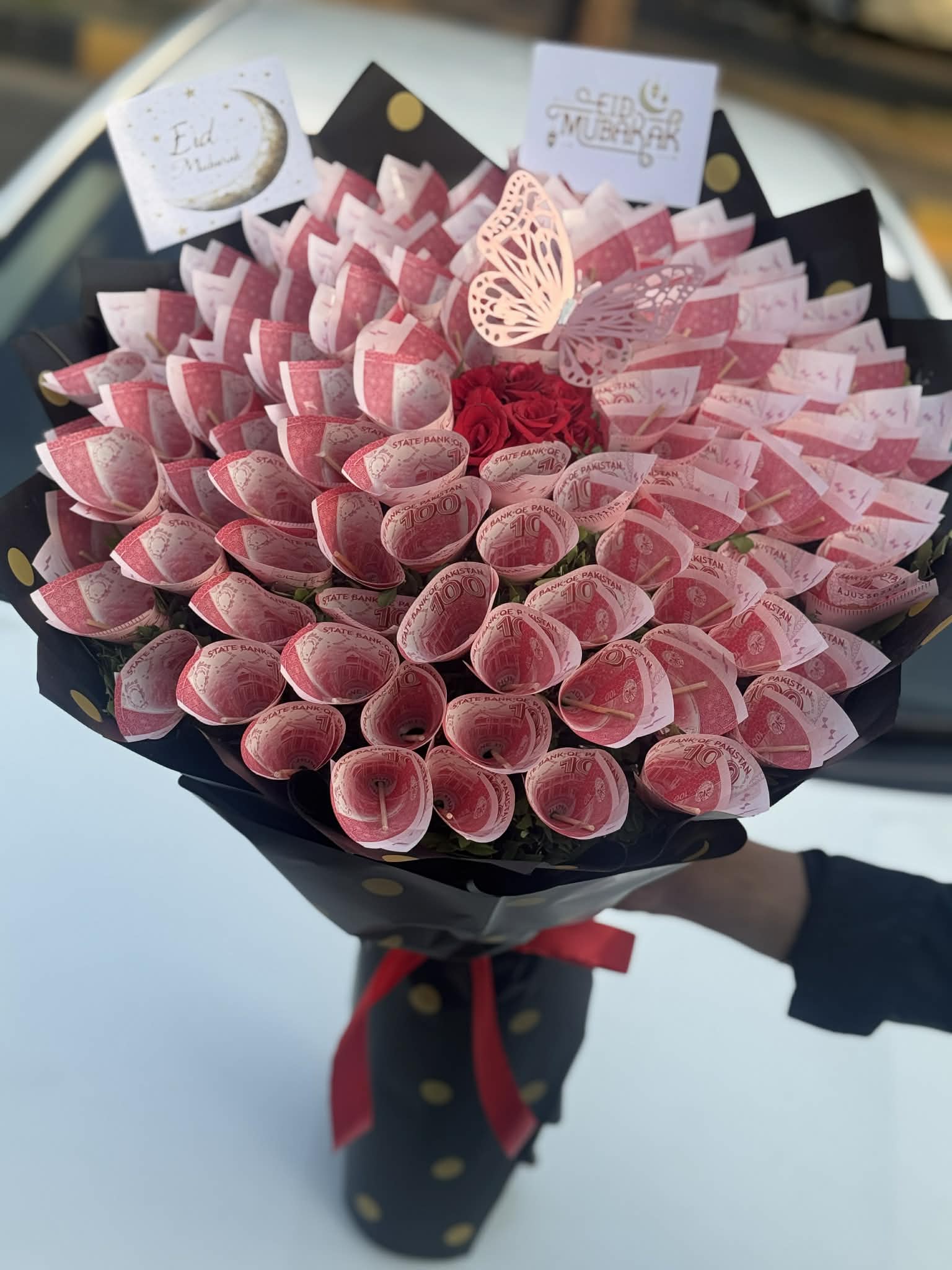 10,000 rupee money bouquet made with 100 rupee notes for Eid and celebrations