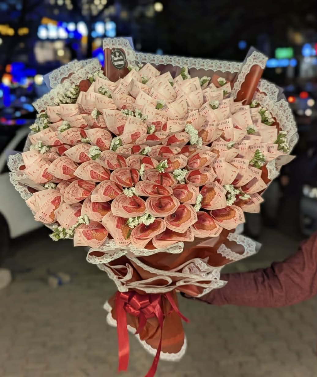 15k PKR cash money bouquet made with 100 rupee notes for Eid and wedding