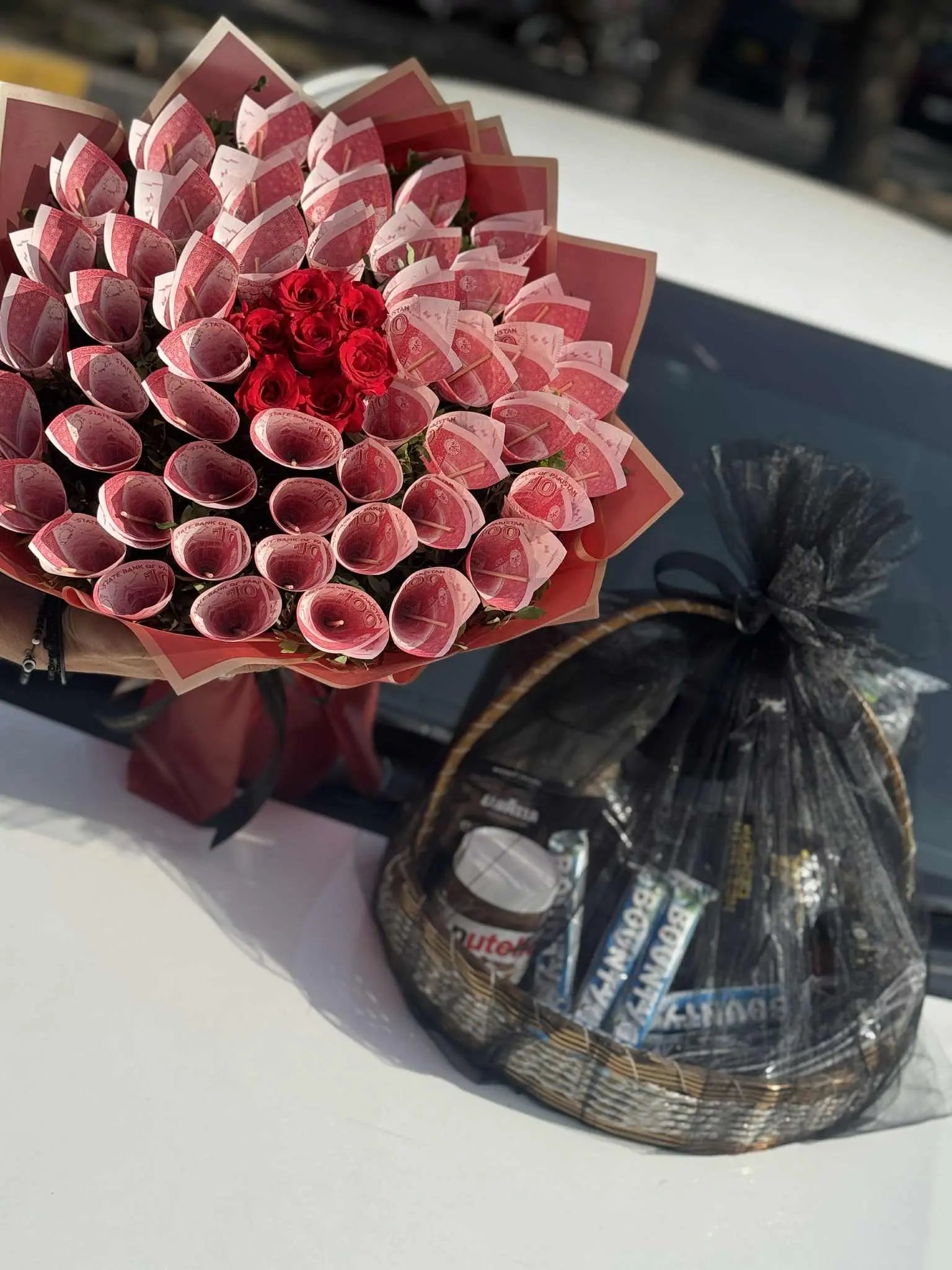 Rs 5000 money bouquet with snack and chocolate basket – luxury gift combo for weddings and special occasions