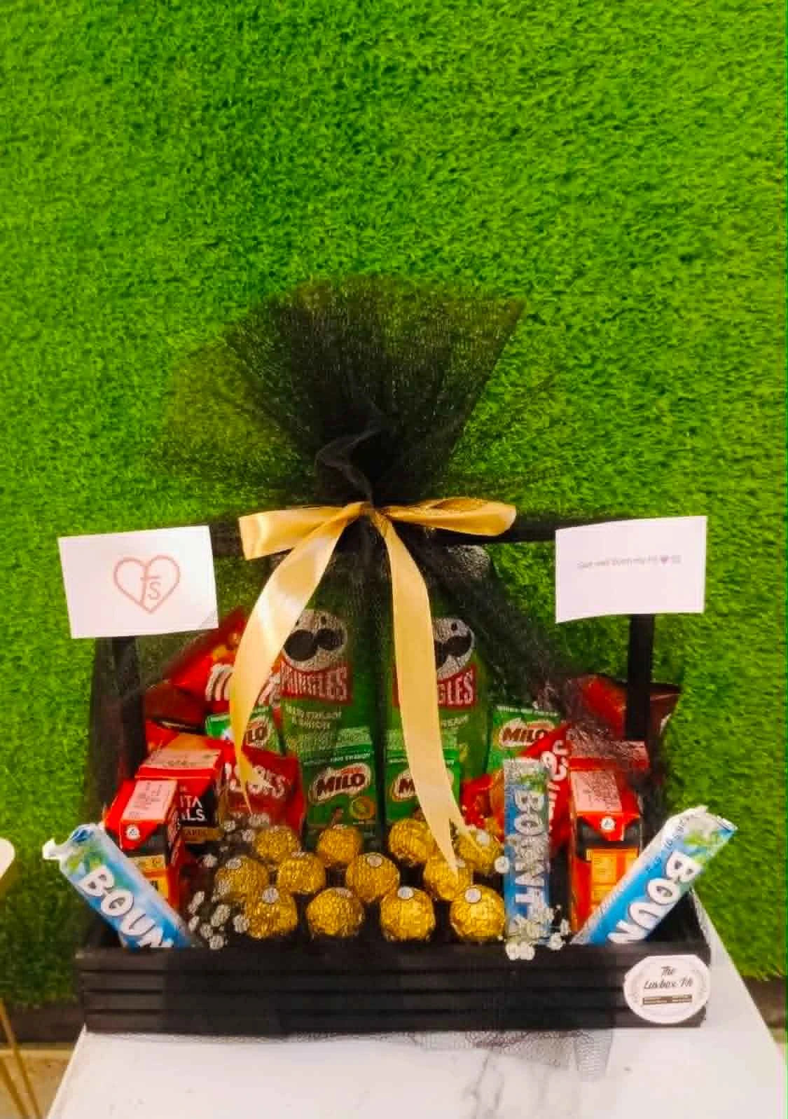 Father’s Day Snack Luxe Tray – Chocolates, Juices & Pringles Wooden Hamper