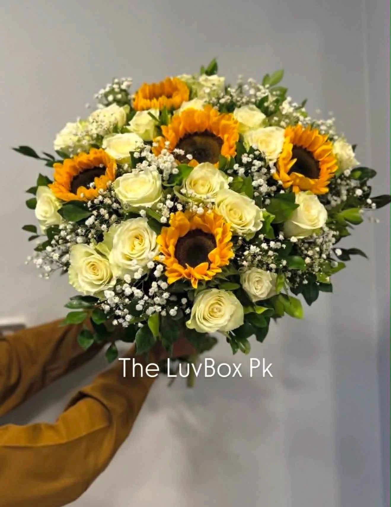 Golden Ivory – Luxury Oversized White Rose & Sunflower Bouquet
