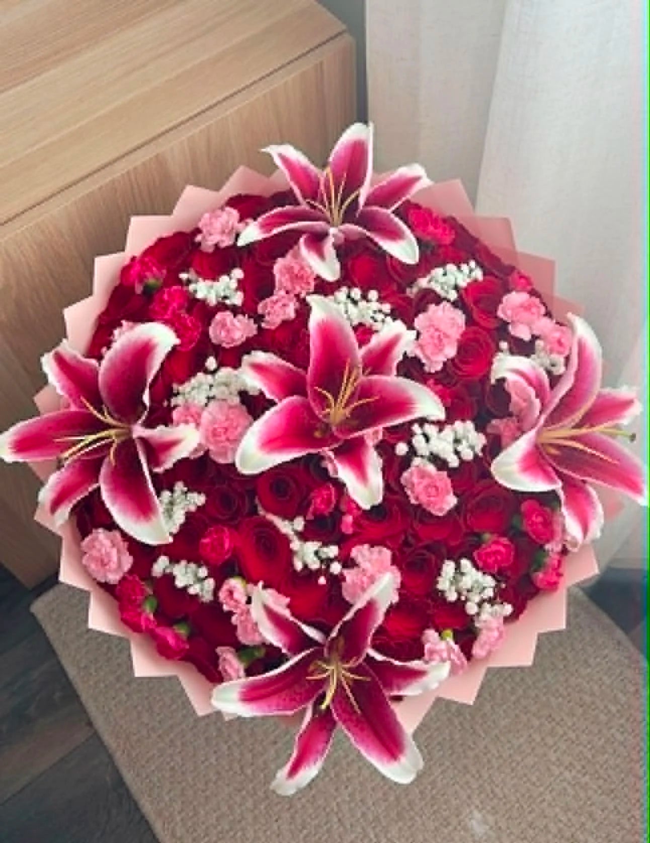 Super luxury bouquet with 100 Grade A premium roses and elegant lilies arranged at the top, beautifully presented for flower delivery in Islamabad.