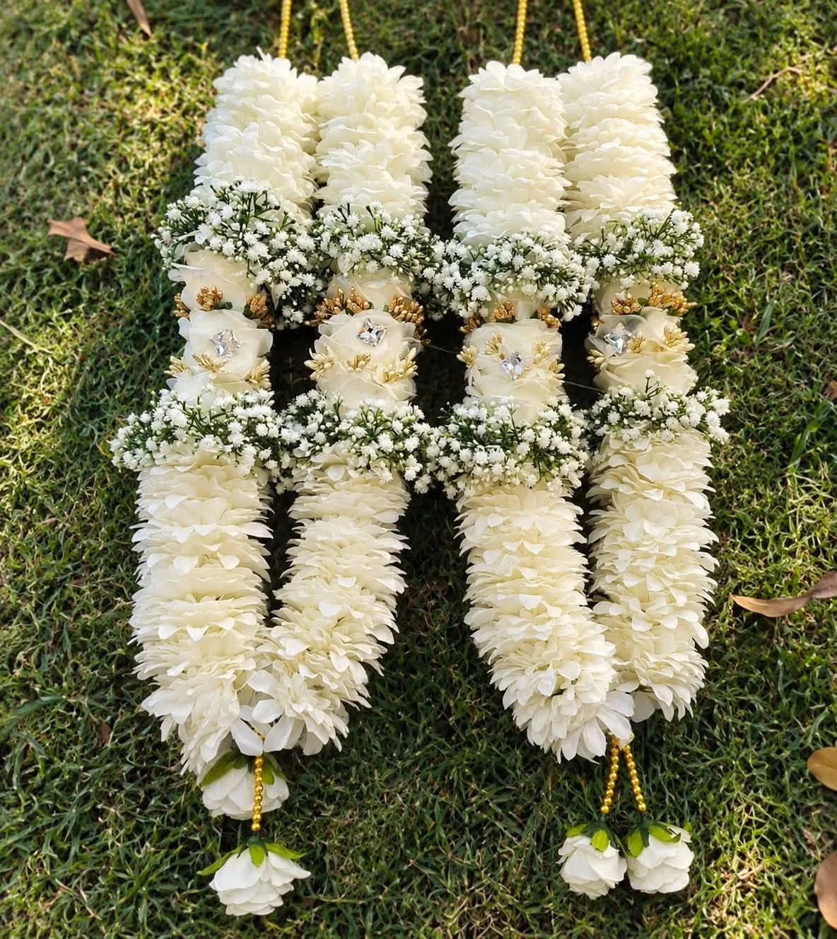 Luxury white wedding flower garland pair for bride and groom made with fresh white roses and chrysanthemums in Pakistan