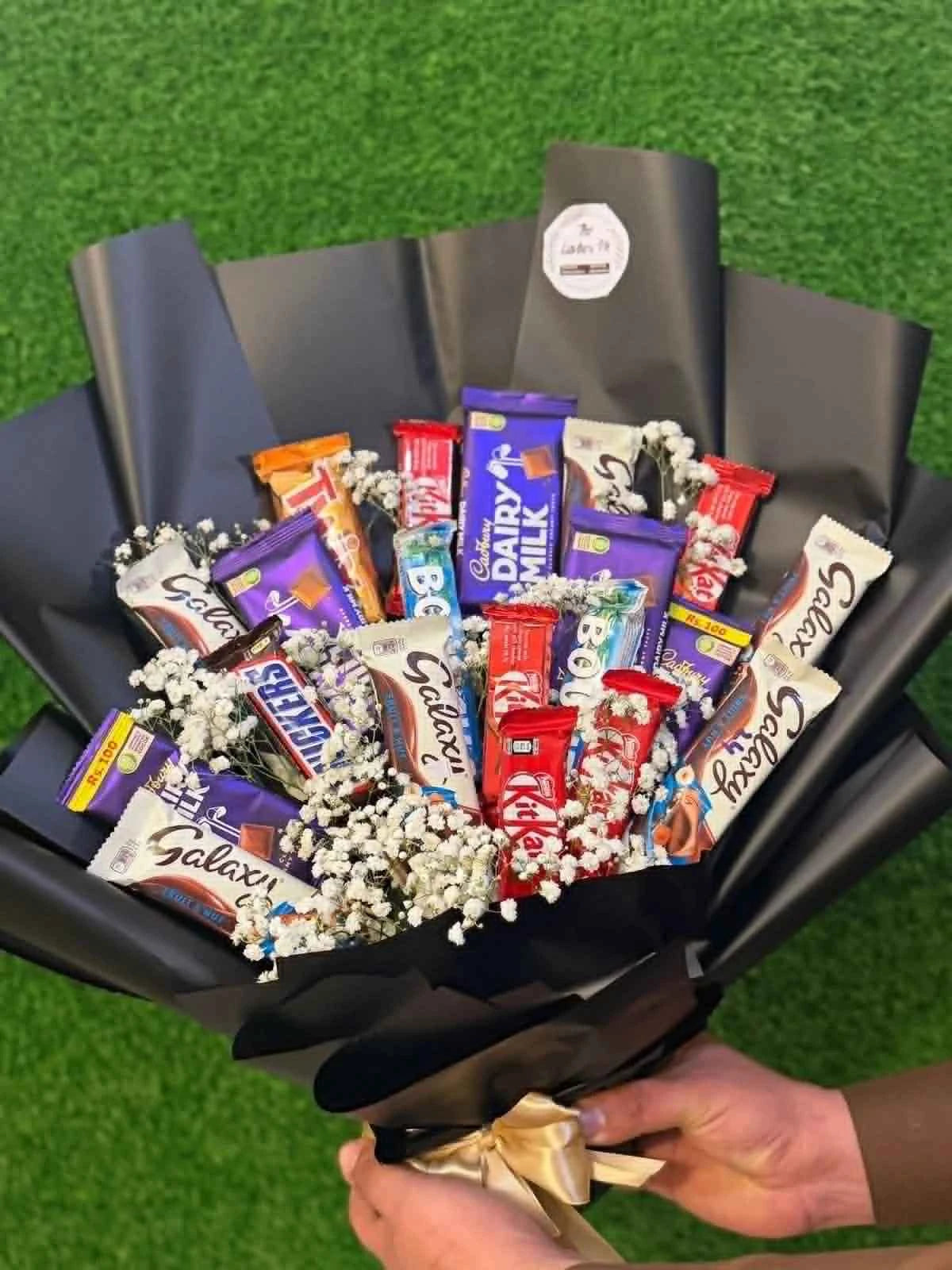 Midnight Indulgence – Large Mixed Chocolate Bouquet with Baby’s Breath