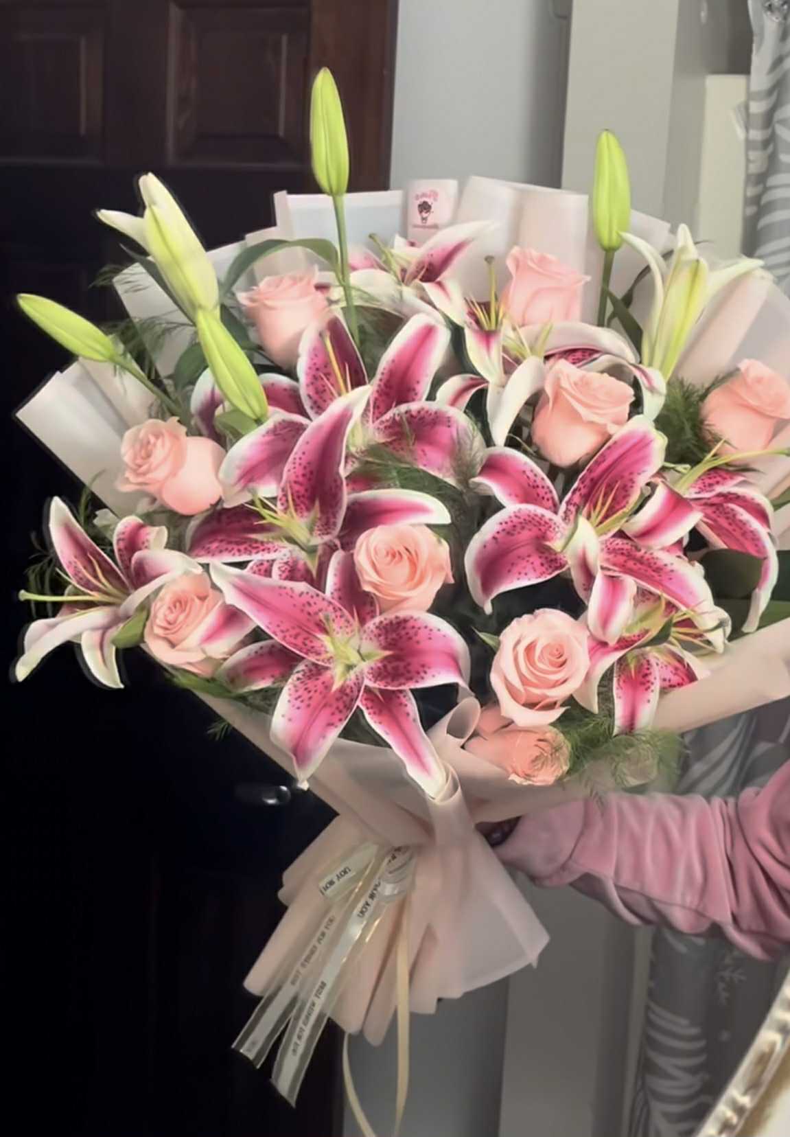 Luxe Blush Pink Lily Bouquet with baby’s breath and luxury wrapping – perfect gift for birthdays, anniversaries, and weddings.