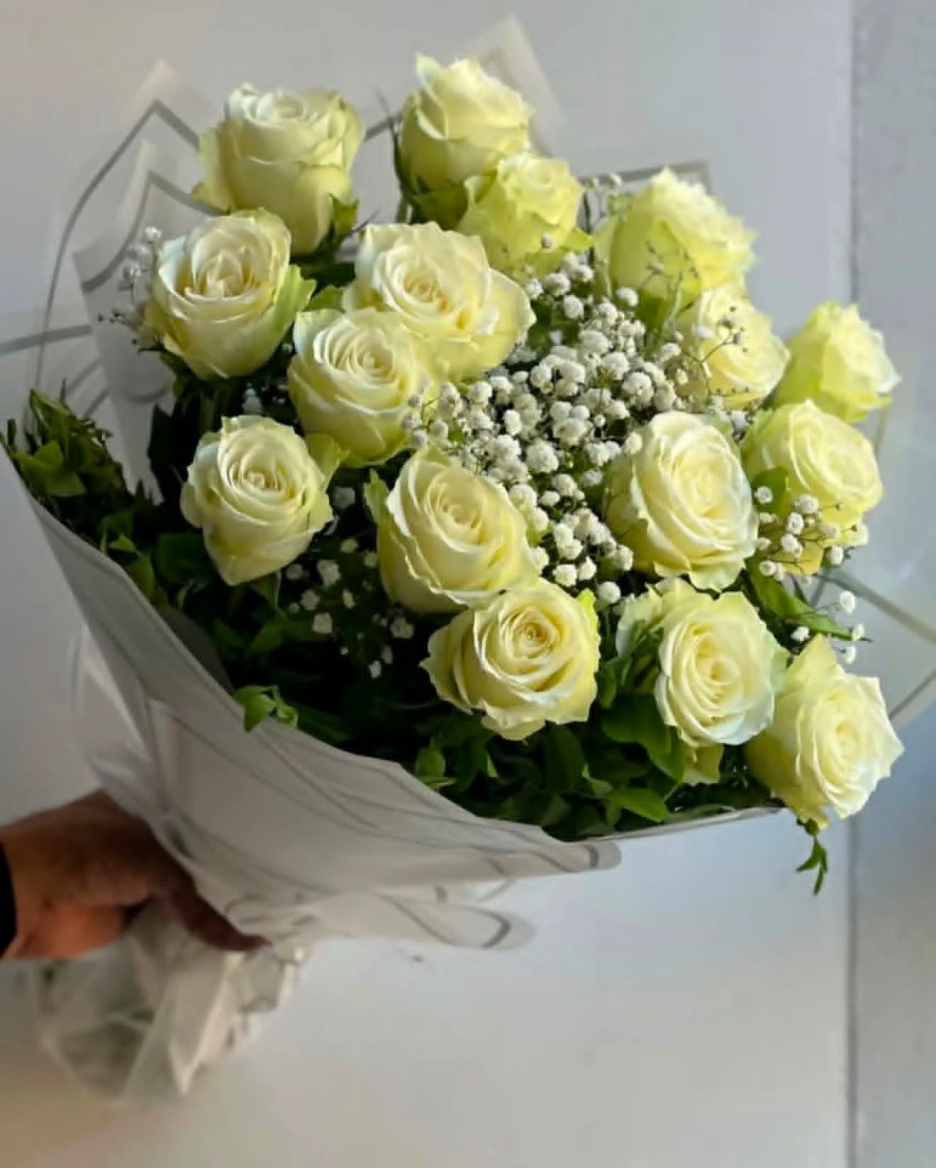 Mother’s Day imported white rose bouquet 15 to 20 stems luxury flowers Islamabad Pakistan delivery
