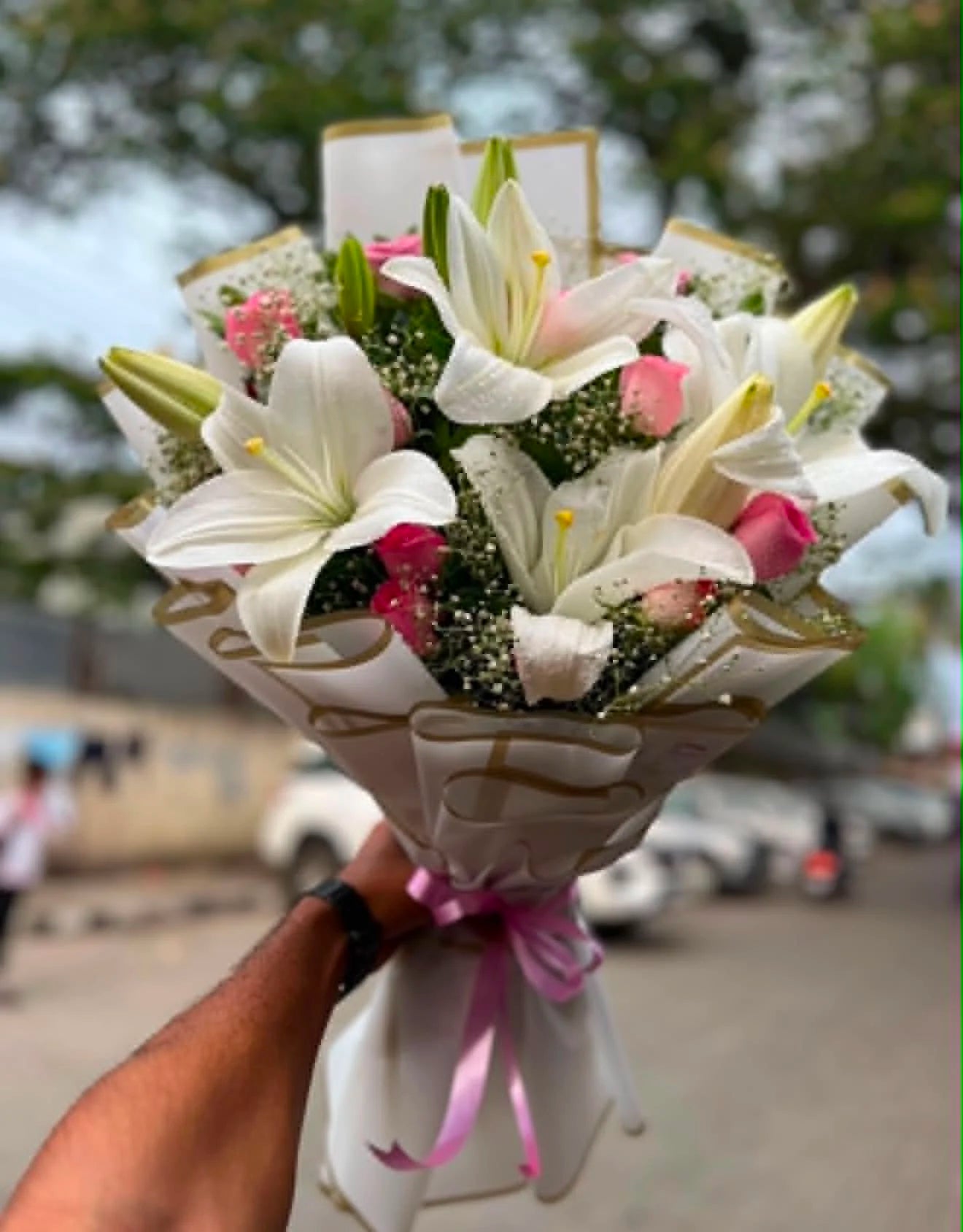 Elegant bouquet of fresh white lilies and pink roses, beautifully arranged and wrapped for birthdays, anniversaries and flower delivery in Islamabad.
