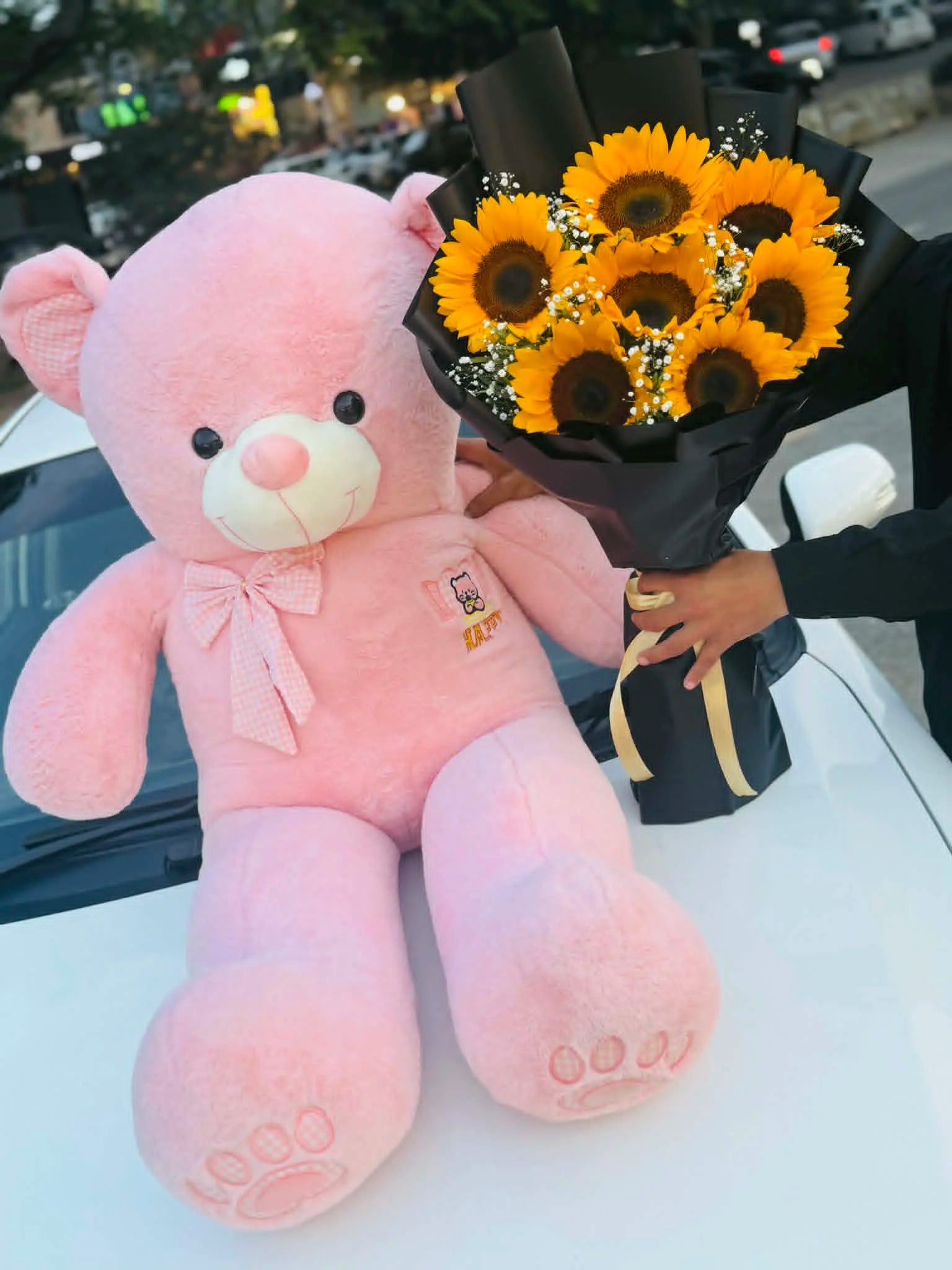 3 feet pink teddy bear with sunflower bouquet for gifting in Islamabad.