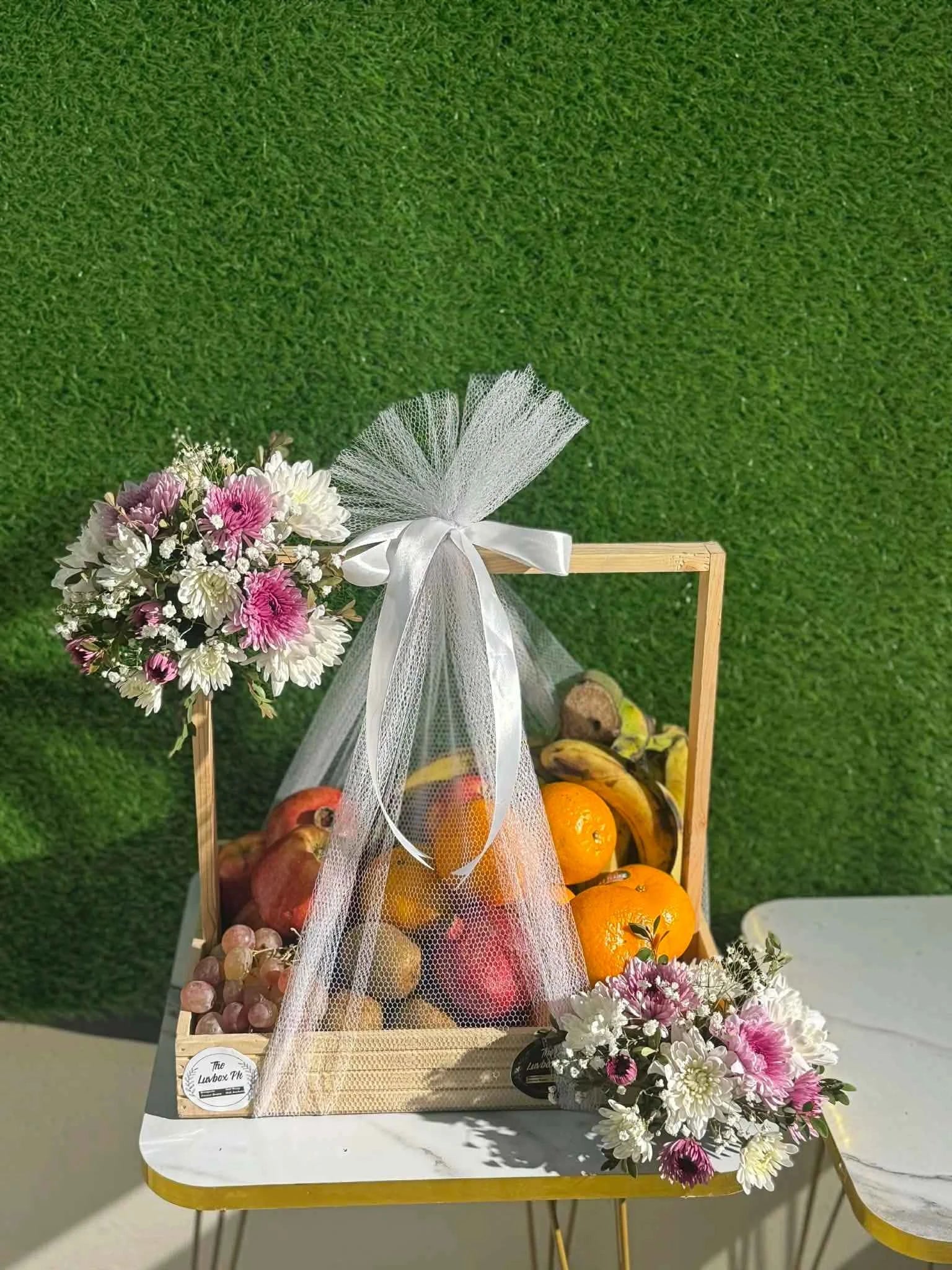 Orchard Royale – Premium Seasonal Fruit Basket in Floral Wooden Tray