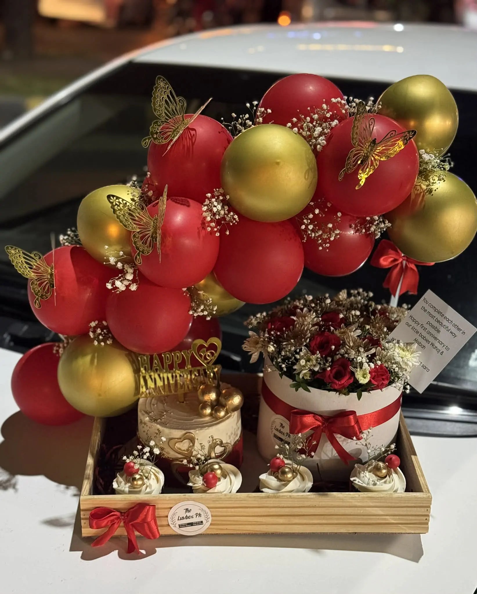 red-gold-balloon-arch-birthday-tray-for-him-islamabad-jpg2