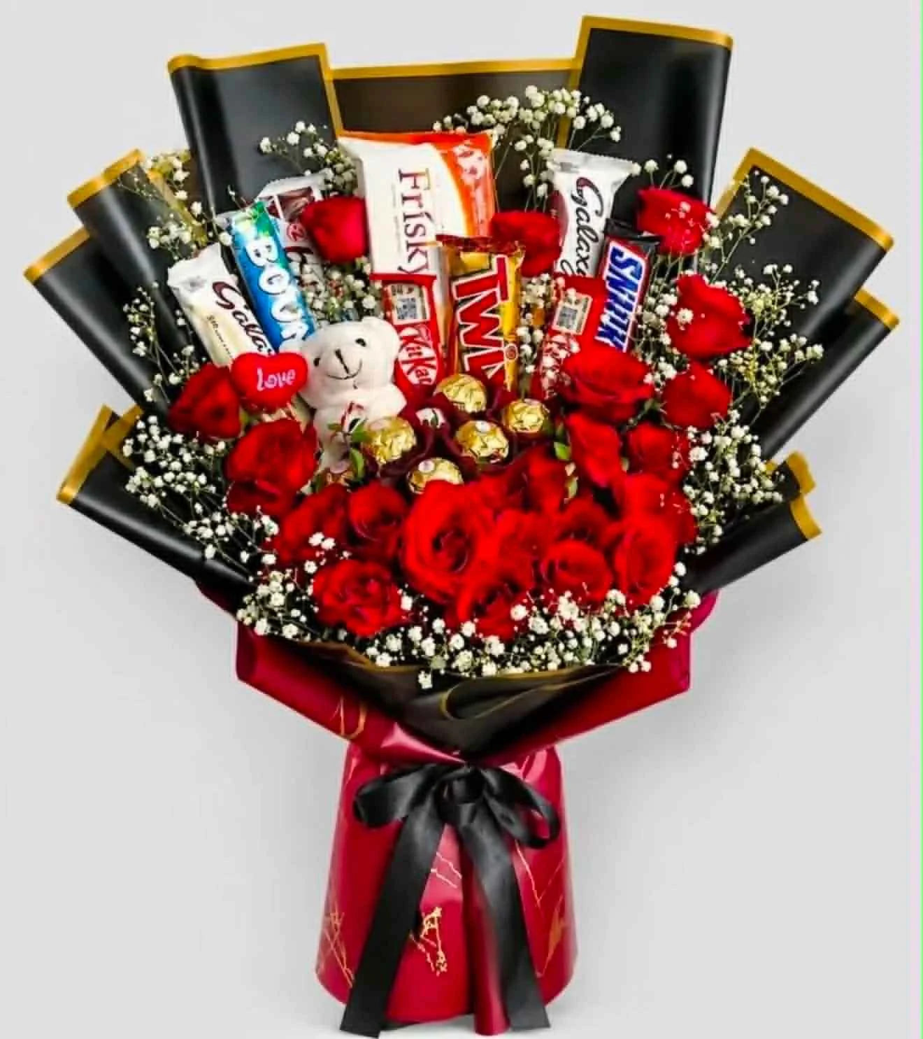 Royal Chocolate Romance – Luxury Red Rose & Mixed Chocolate Bouquet
