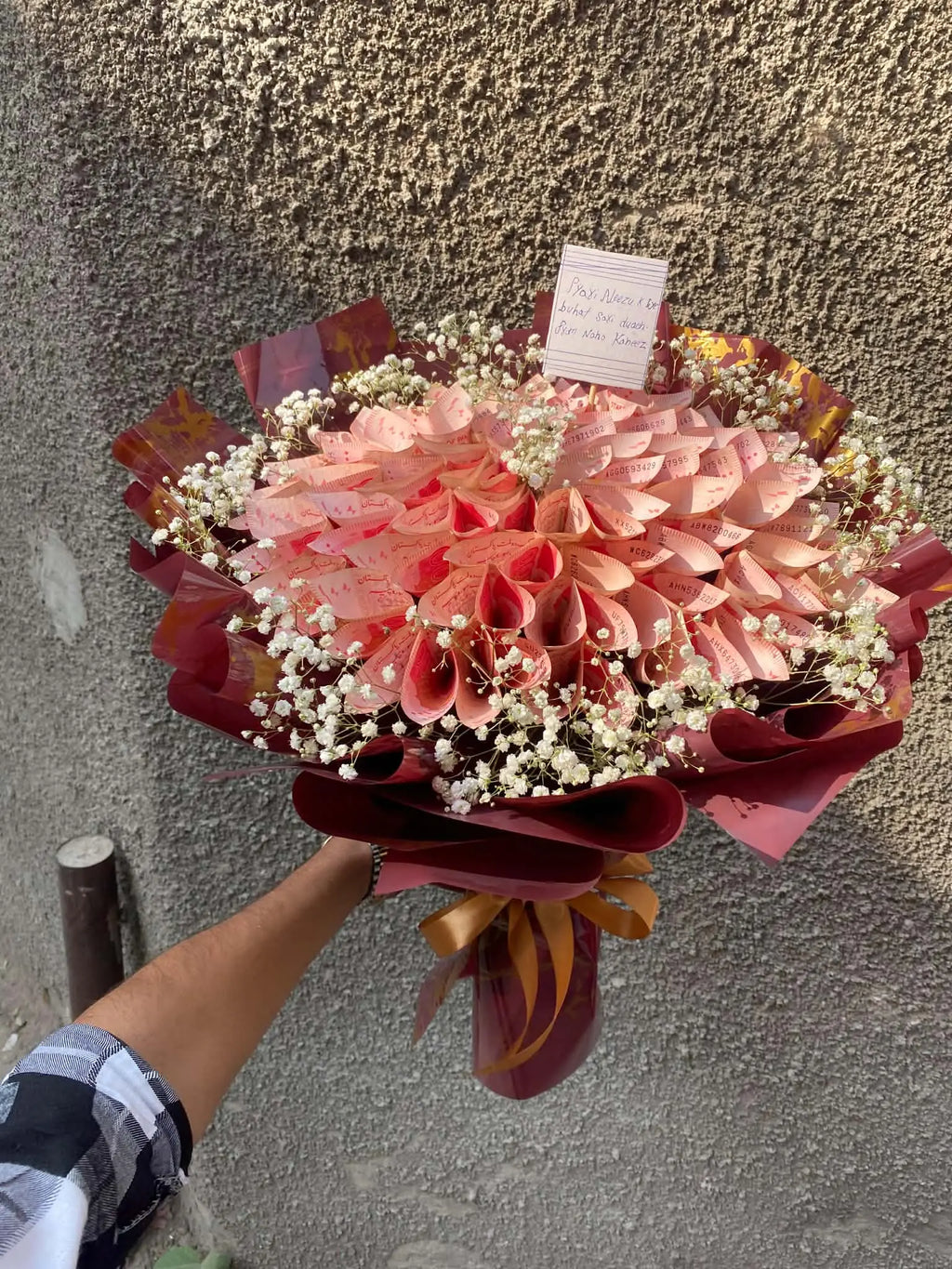 Golden Gesture 💸 Luxe Rs. 10,000 Cash & Floral Bouquet