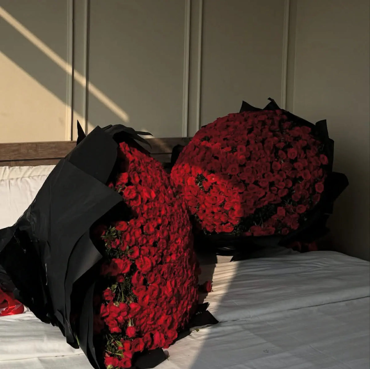 Two Roses Ultra 2000 Rose Bouquet Duo – Ultra Luxury Flower Delivery Islamabad – The ...