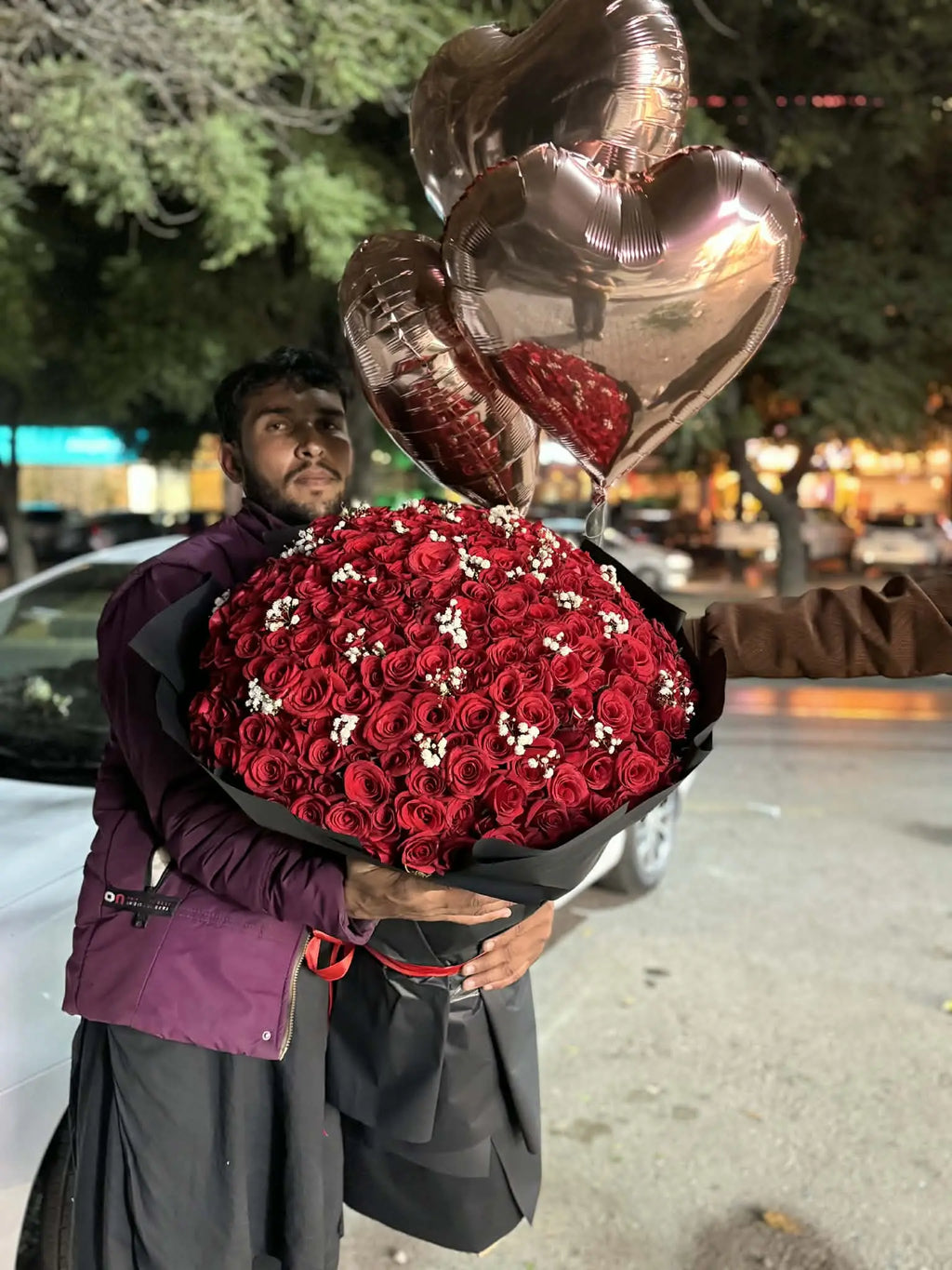 ultra-luxury-300-red-roses-balloon-bouquet-islamabad.jpg