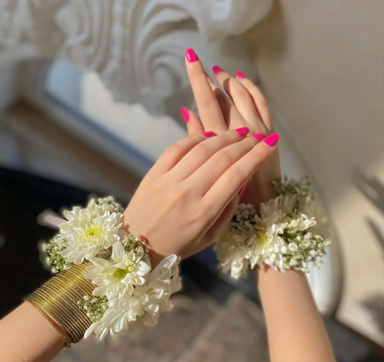 White chrysanthemum gajra pair for Mother’s Day gifting in Islamabad.