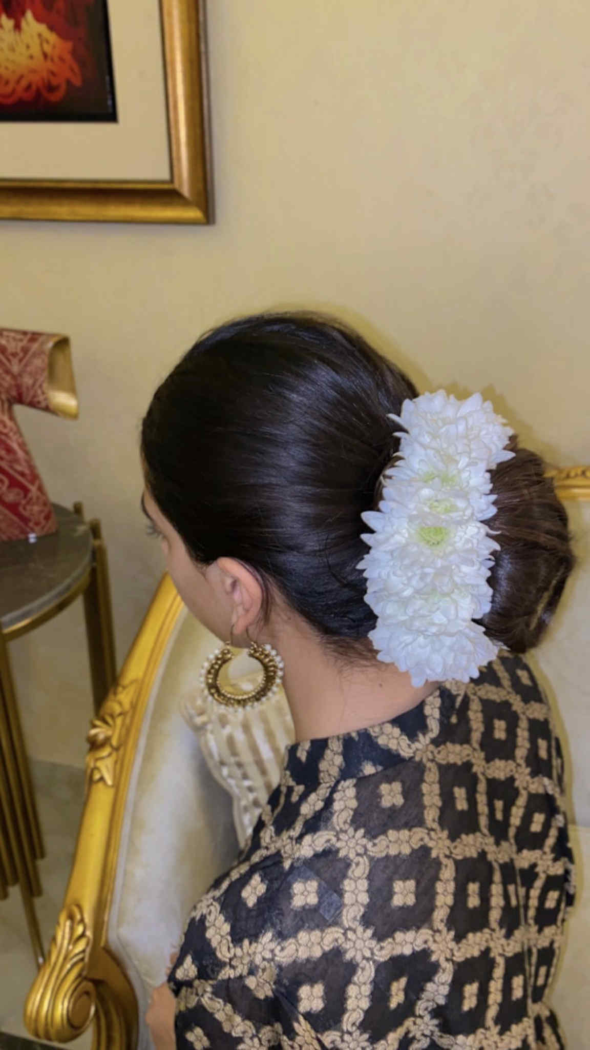 Fresh white chrysanthemum hair gajra for brides in Islamabad, Pakistan.