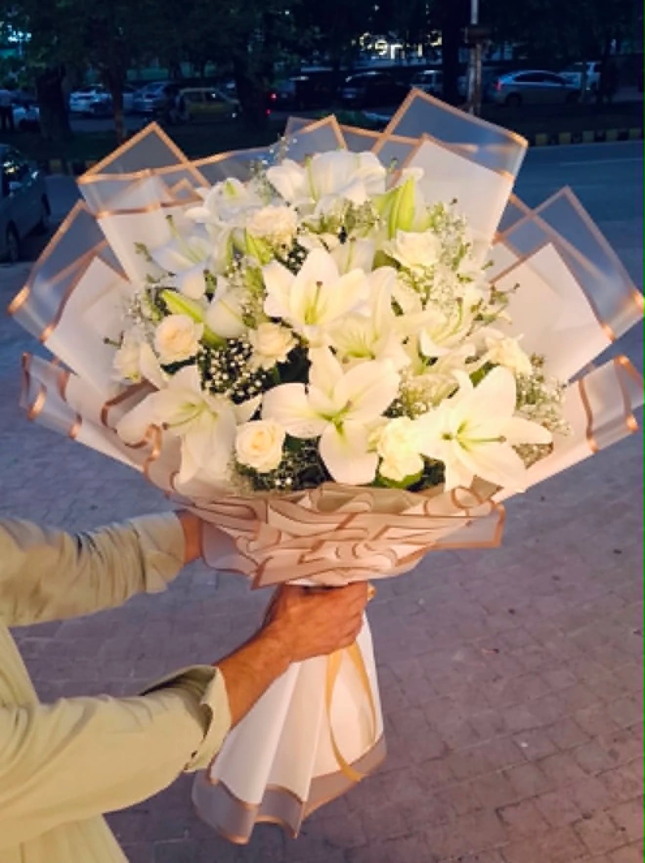 Luxe oversized bouquet of elegant white lilies and white roses, beautifully arranged in an all-white theme for flower delivery in Islamabad.