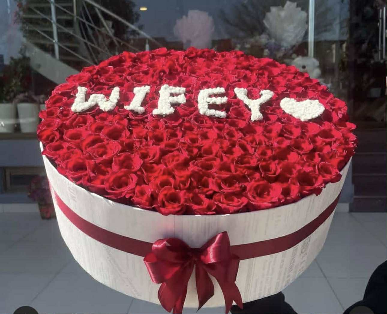 XXL rose flower box with custom initials, luxury gift for wife