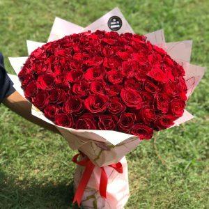 Majestic Roses bouquet with 100 imported red roses – flower delivery in Islamabad