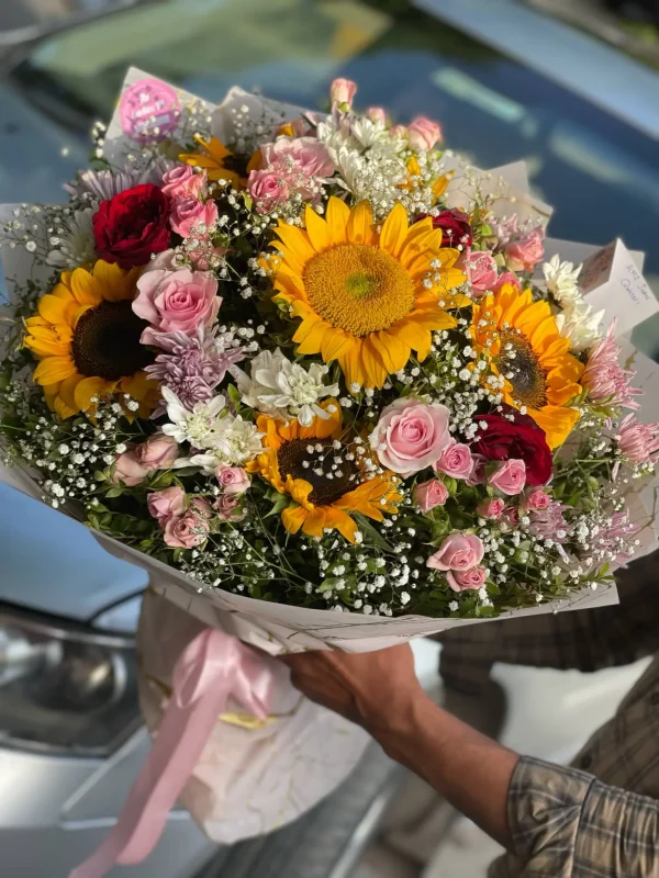 Grande Bellezza – Oversized Mother’s Day Mixed Flower Bouquet | Gift Shop in Islamabad – The Luv Box PK - Image 2