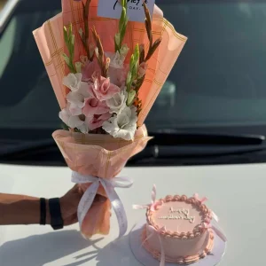 Mom's Sweet Bloom Combo – Bouquet & Cake Gift