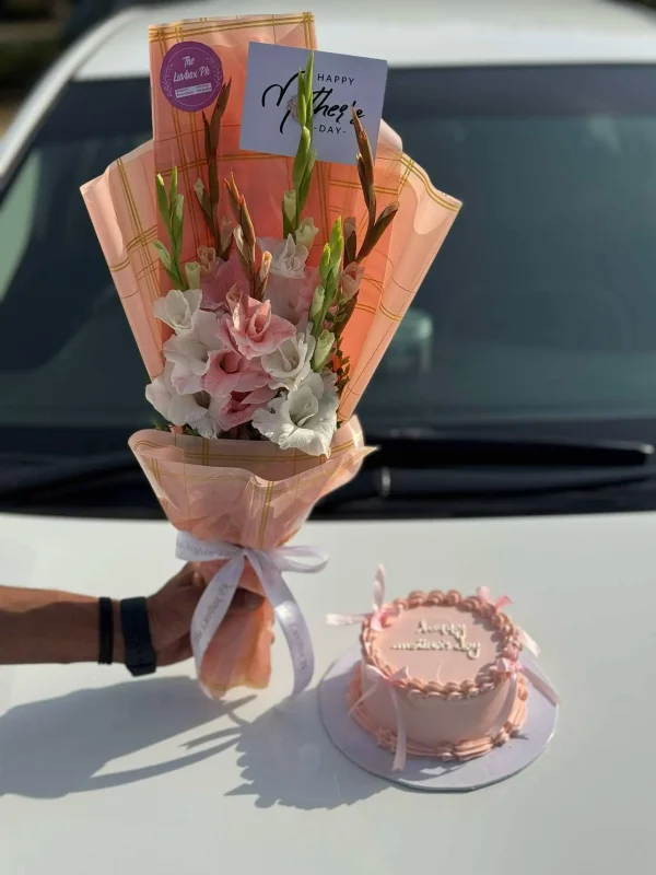 Mom's Sweet Bloom Combo – Bouquet & Cake Gift