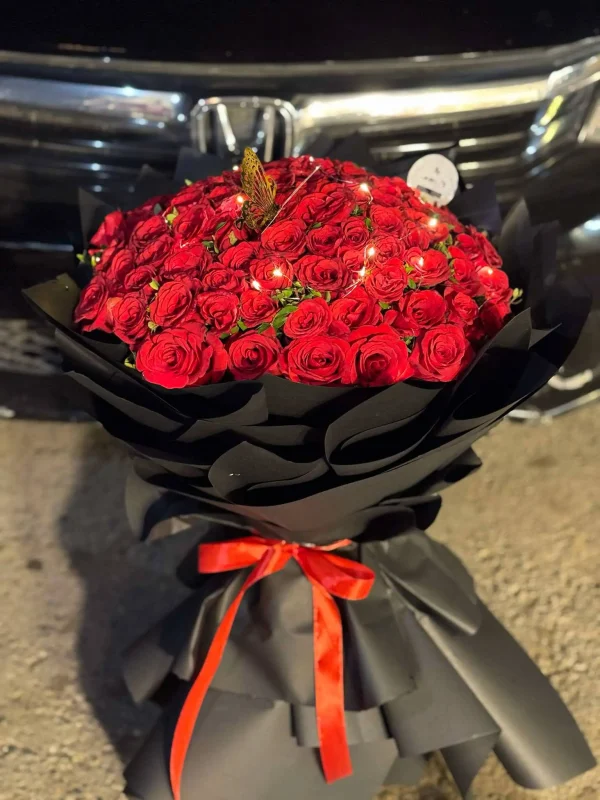 Radiant Rouge LED red rose bouquet with luxury wrapping – Send flowers from Islamabad