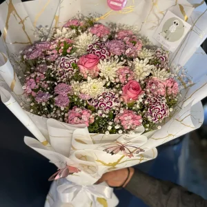 Mixed flower Eid bouquet with chrysanthemums, roses, and baby’s breath – The LuvBox PK