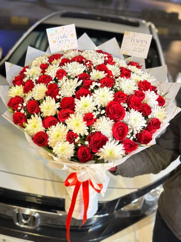 The LuvBox PK – Luxe Red & White Rose Bouquet | Gift Shop in Islamabad