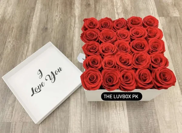 Elegant rose box with fresh roses – flower delivery in Islamabad