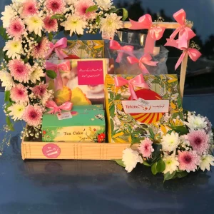 Wooden tray with Tehzeeb bakery snacks and floral decor – gift shop in Islamabad