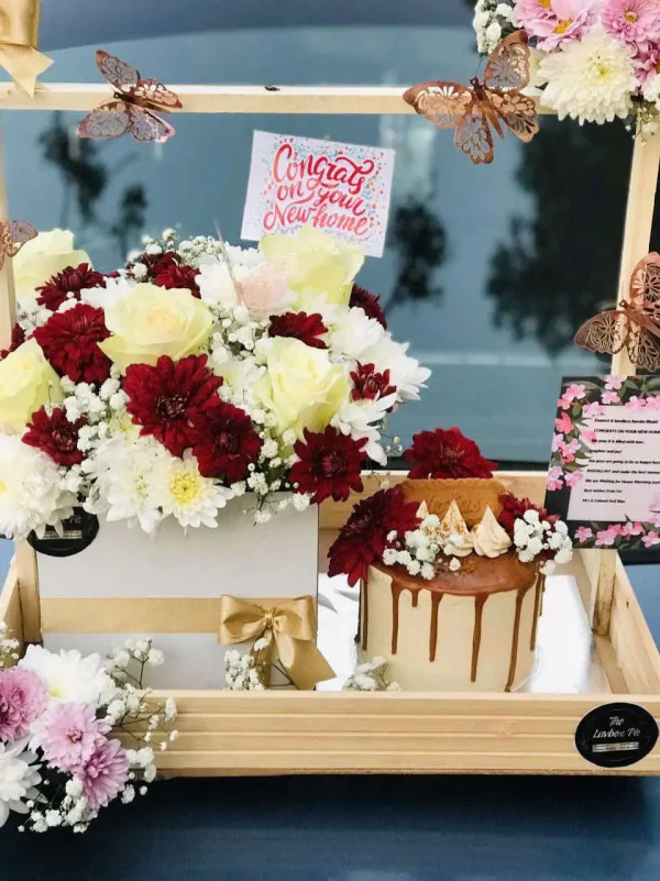 The LuvBox PK – Luxe Balloon Bloom Crate | Gift Shop in Islamabad - Image 2