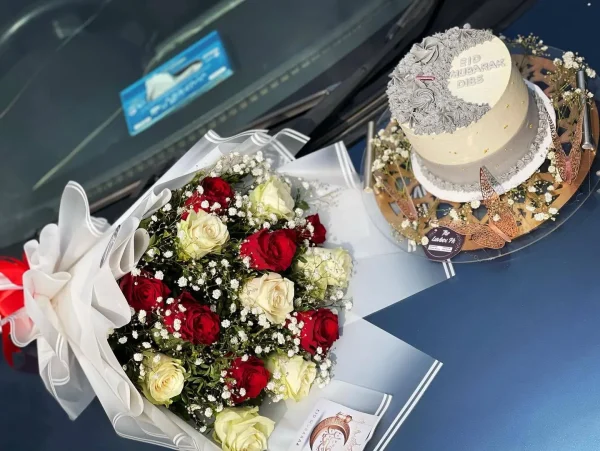 Eid gift tray with imported rose bouquet and 2 lbs custom cake – The LuvBox PK