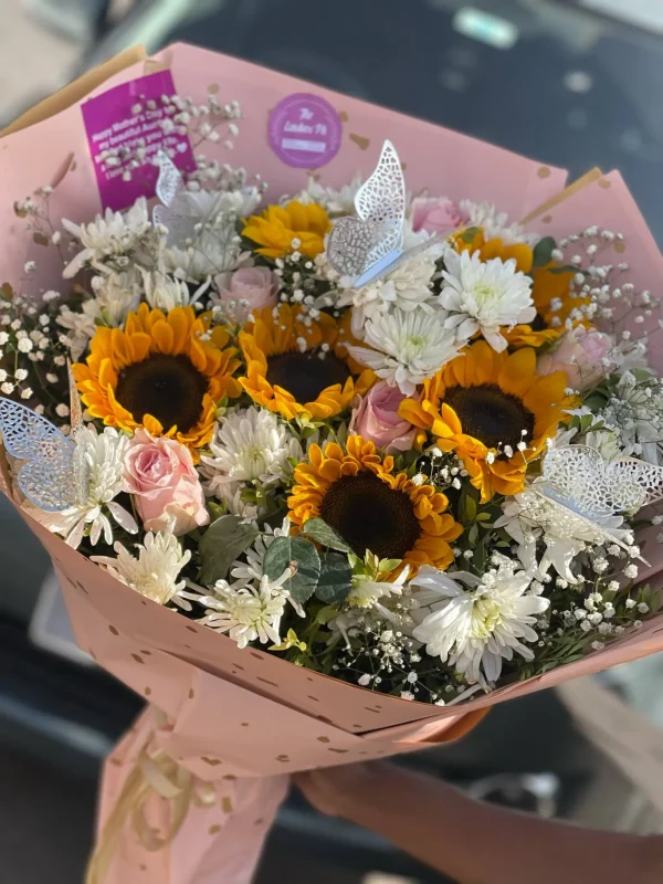 Blooming Grace Mother's Day Luxe Bouquet | Gift Shop in Islamabad – The Luv Box PK