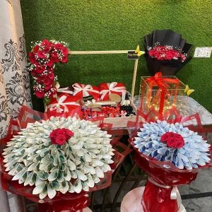 Eid gift combo with 100,000 rupees, custom cake and chocolates in acrylic box – The LuvBox PK Islamabad
