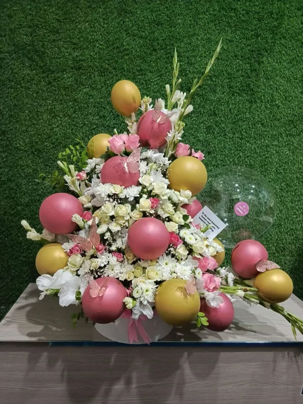 The LuvBox PK – Luxe Balloon & Flower Bouquet | Gift Shop in Islamabad - Image 3